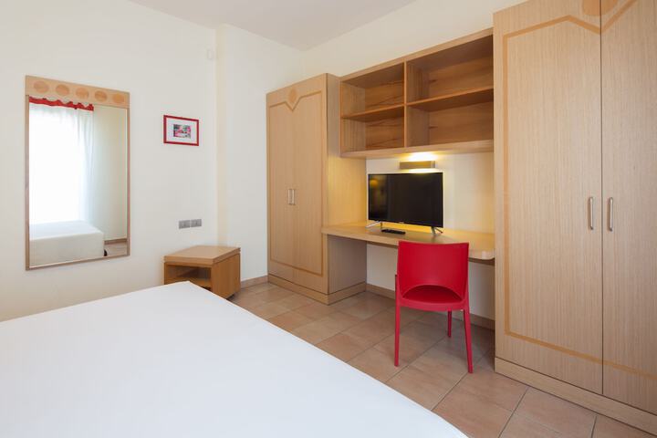 Room 10 of 33