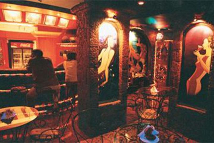 Lounge 10 of 15