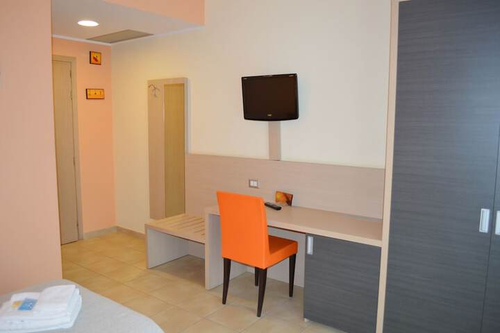 Room 8 of 33