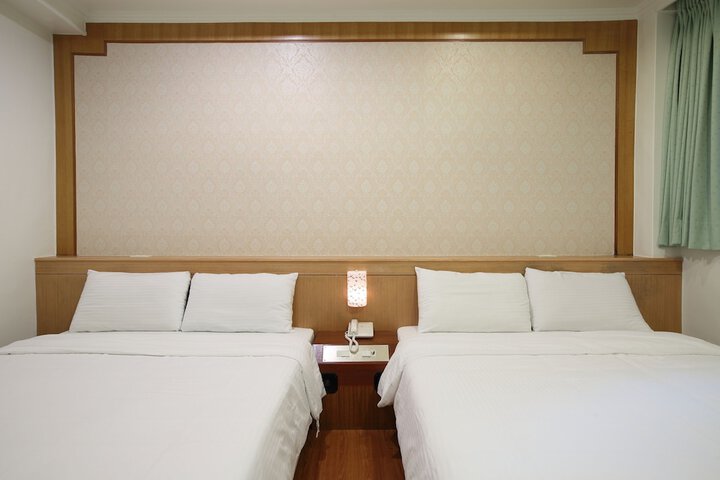 Room 33 of 74