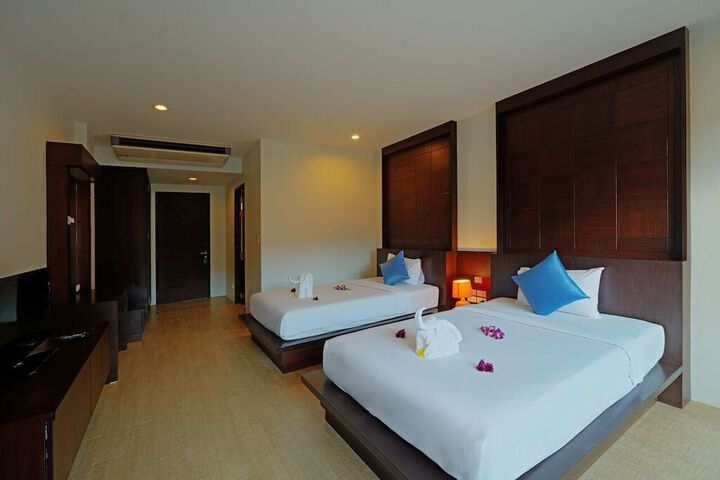 Room 28 of 76