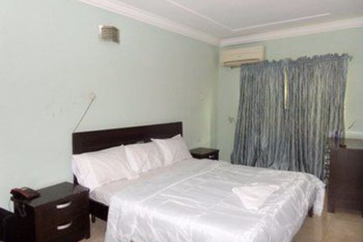 Room 12 of 23