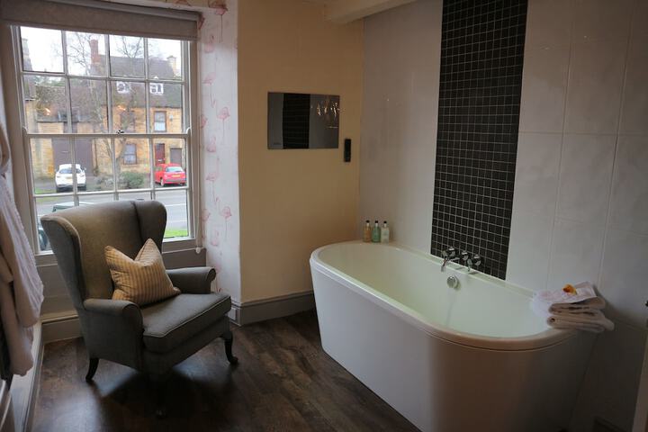 Lounge 90 of 143