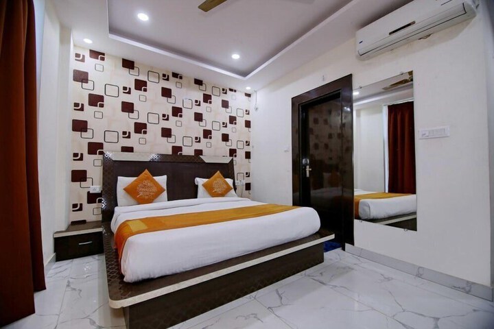 Room 33 of 77