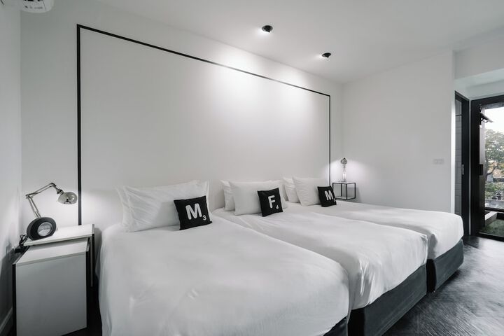 Room 12 of 51