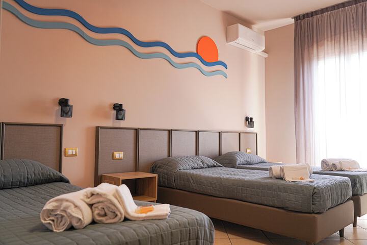 Room 33 of 72