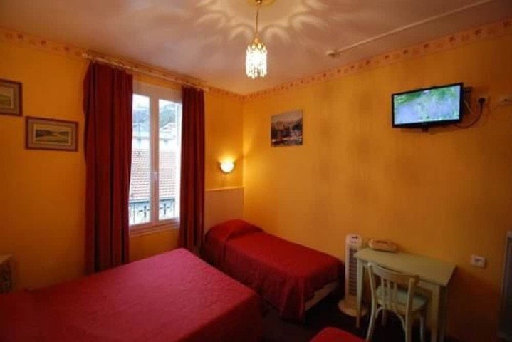 Room 9 of 16