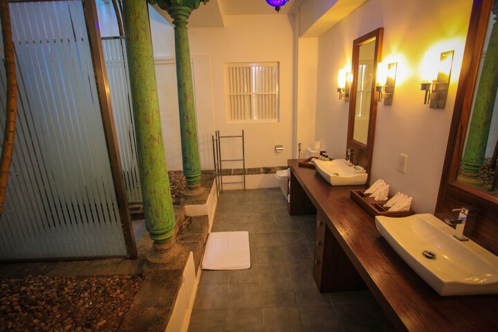 Room 21 of 47