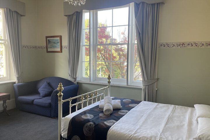 Room 5 of 33