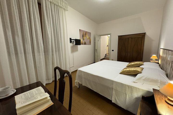 Room 30 of 96