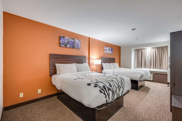 1 Queen Bed (11 of 20)