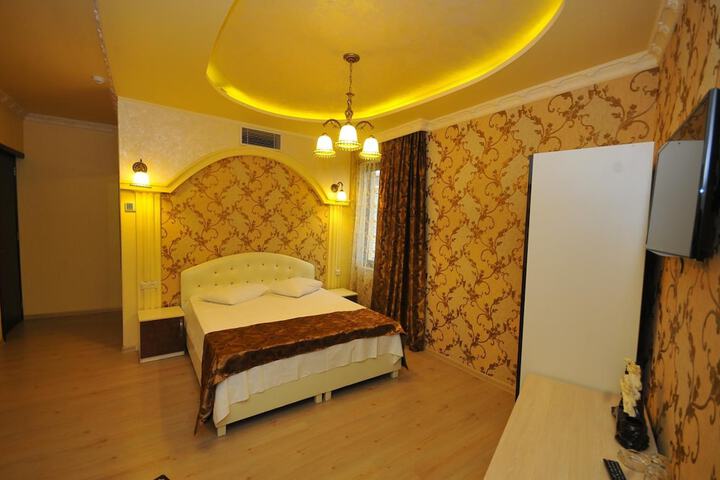 Room 14 of 34