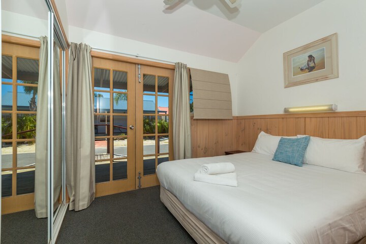 Room 5 of 185