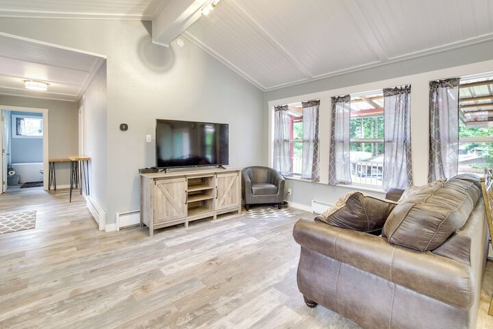 Cozy North Bend Getaway Near Dunes + Ocean!