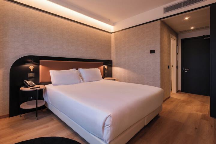 Room 12 of 60