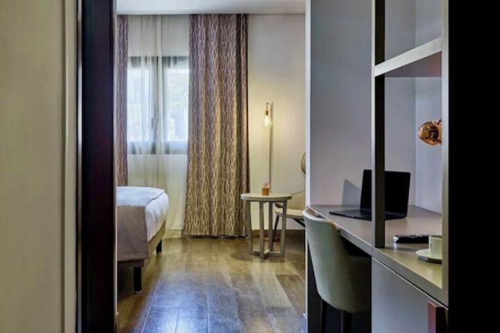 Room 7 of 25