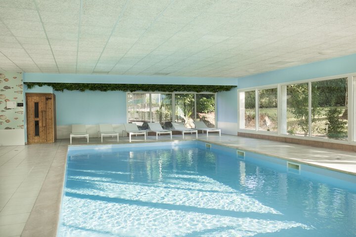 Pool 42 of 85