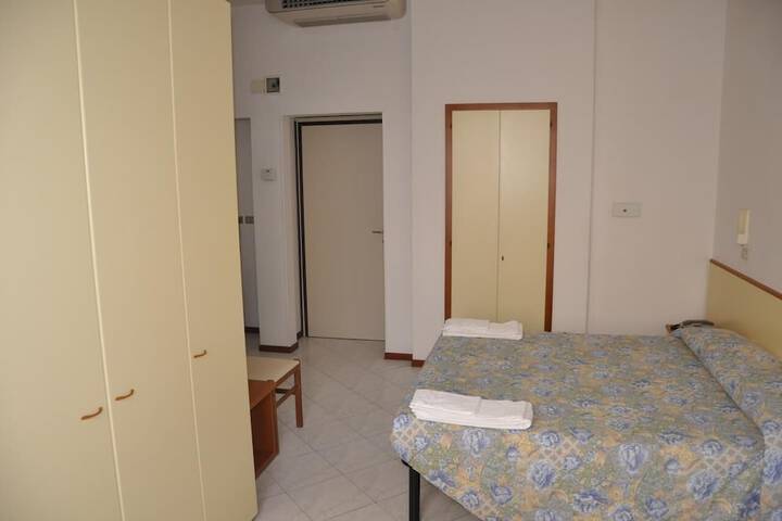 Room 10 of 43