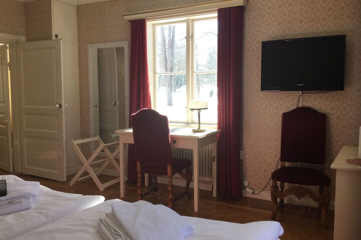 Room 16 of 38