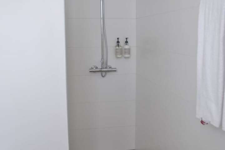 Room 33 of 46