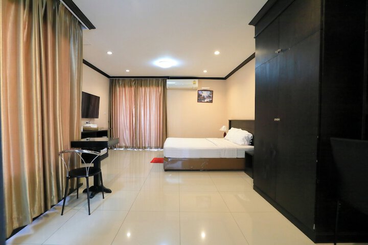 Room 4 of 24