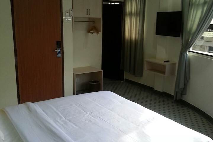 Room 11 of 43