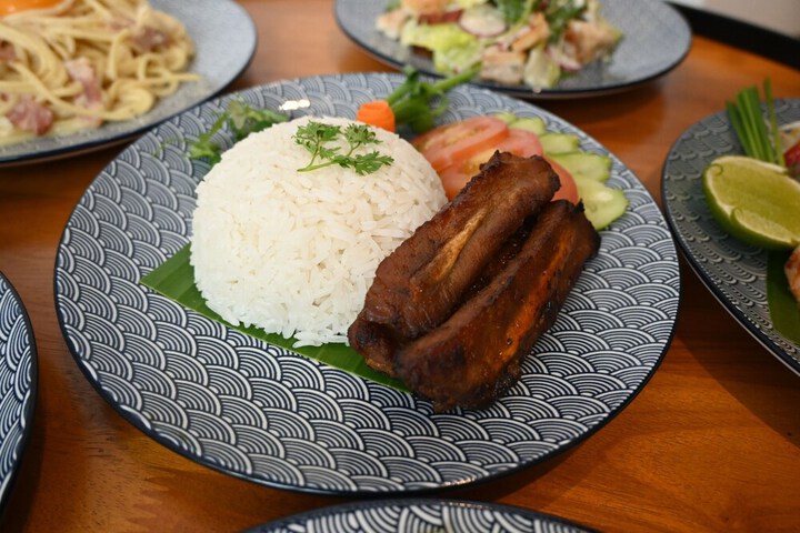 Dining 77 of 96