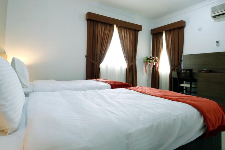 Room 12 of 32