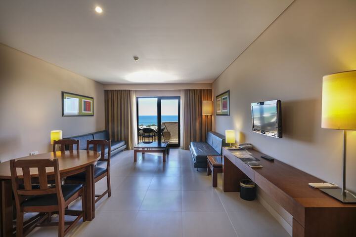 Room 15 of 68