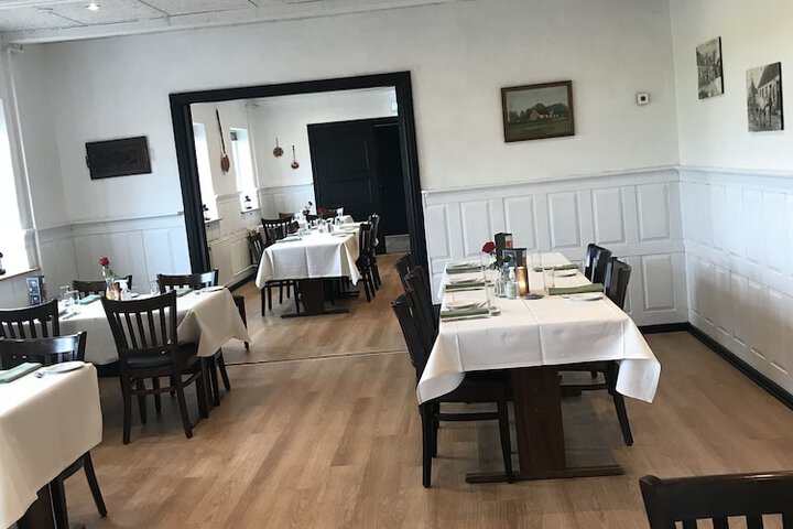 Dining 13 of 15