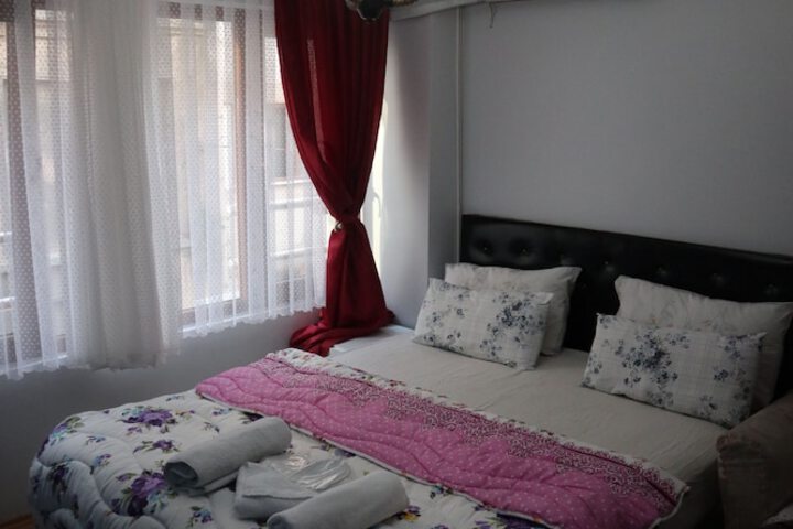 Room 3 of 75