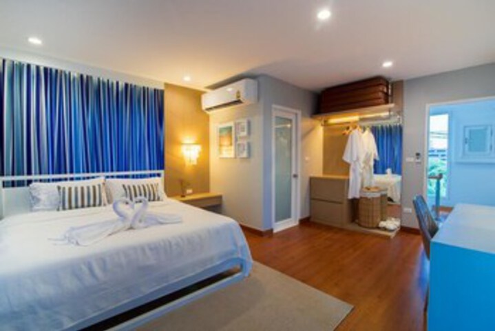 Room 20 of 33