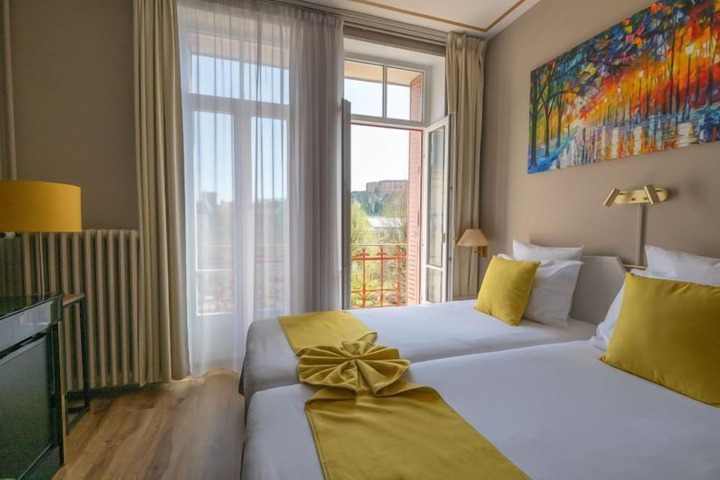 Room 48 of 106