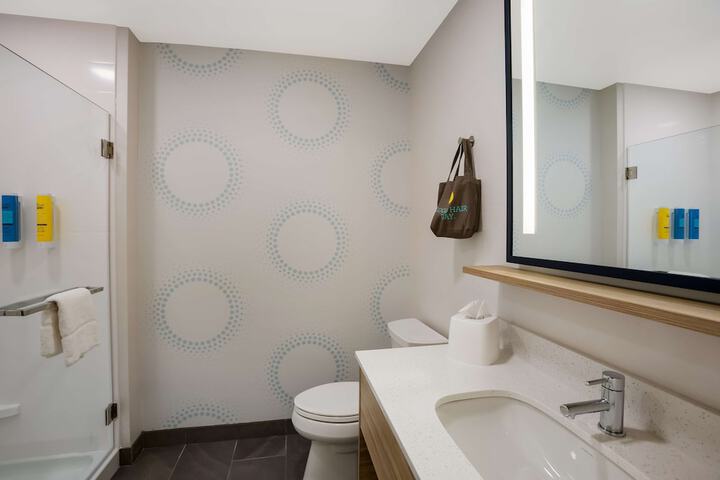 2 Queen Beds with Walk in Shower (1 of 12)