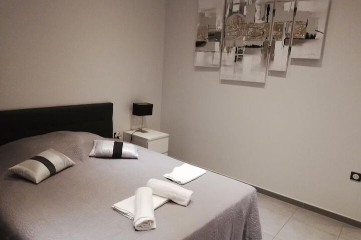 Room 17 of 33