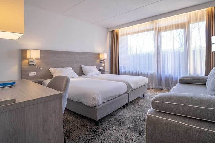 Room 6 of 32