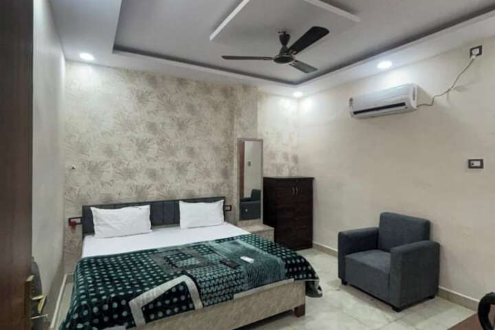 Room 3 of 20
