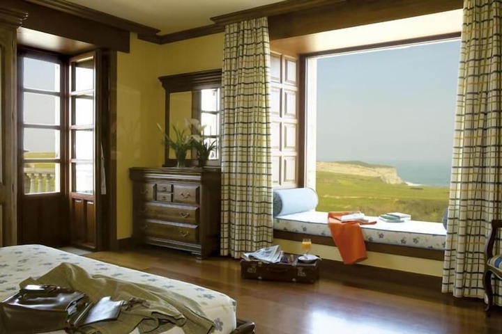Room 2 of 29