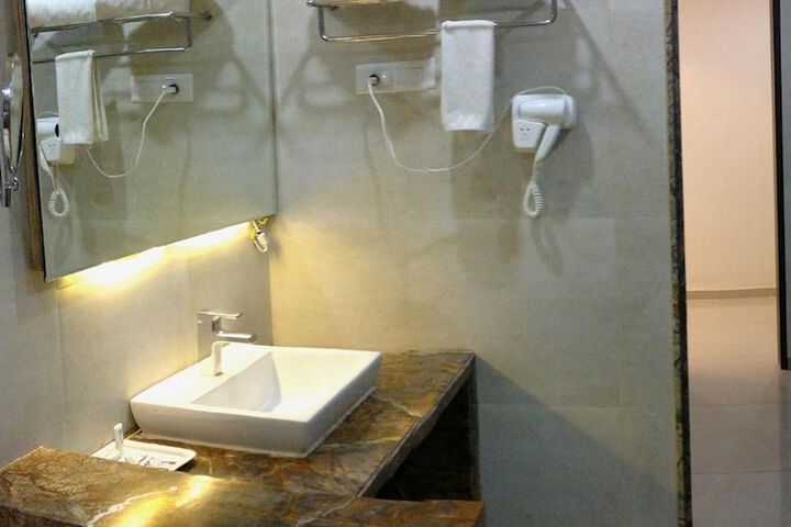 Room 14 of 32