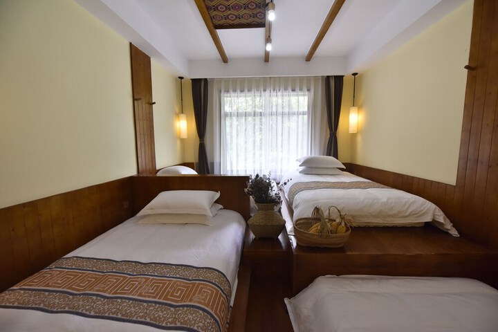 Room 15 of 153