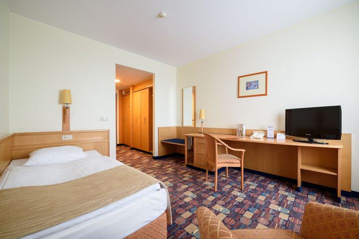 Room 36 of 180