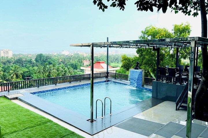 Pool 12 of 20