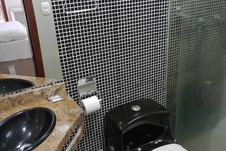 Room 5 of 9
