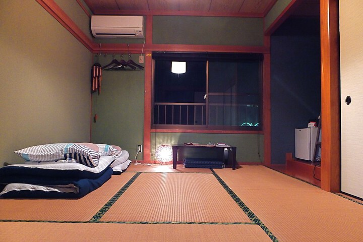 Room 3 of 33