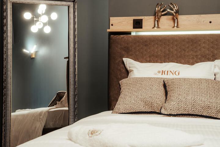 Room 13 of 89