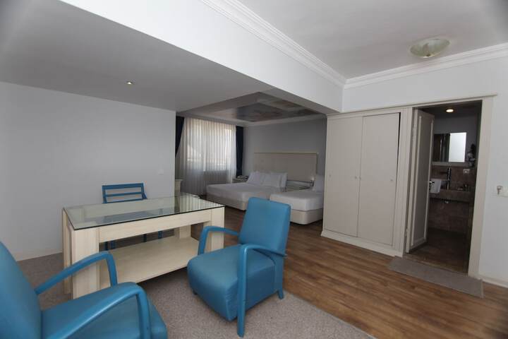 Room 4 of 25