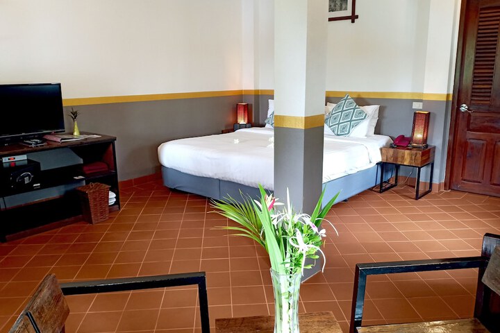 Room 9 of 93
