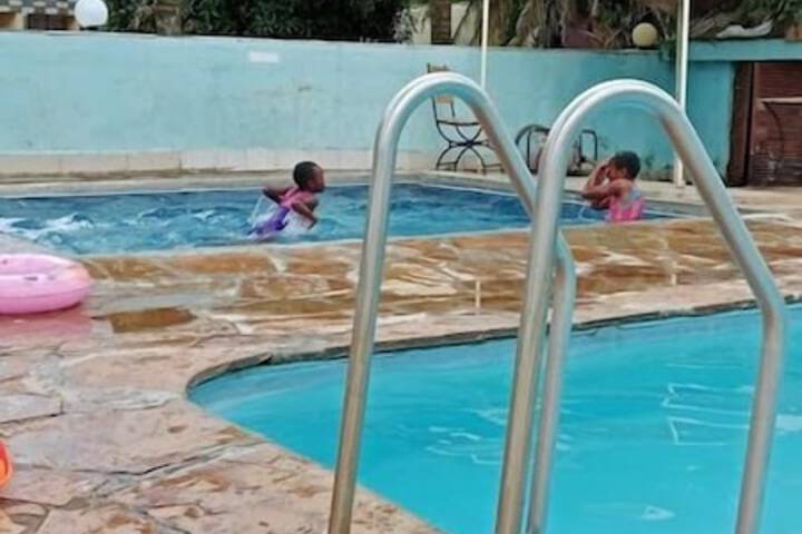 Pool 10 of 43