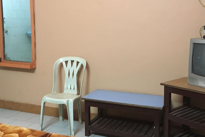 Room 11 of 25