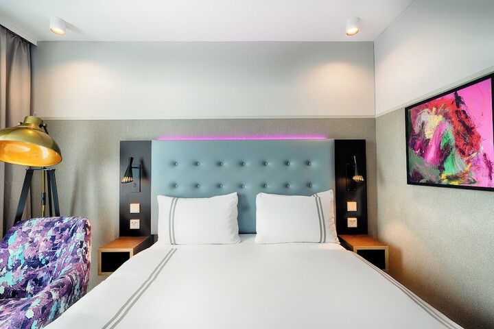Room 9 of 40